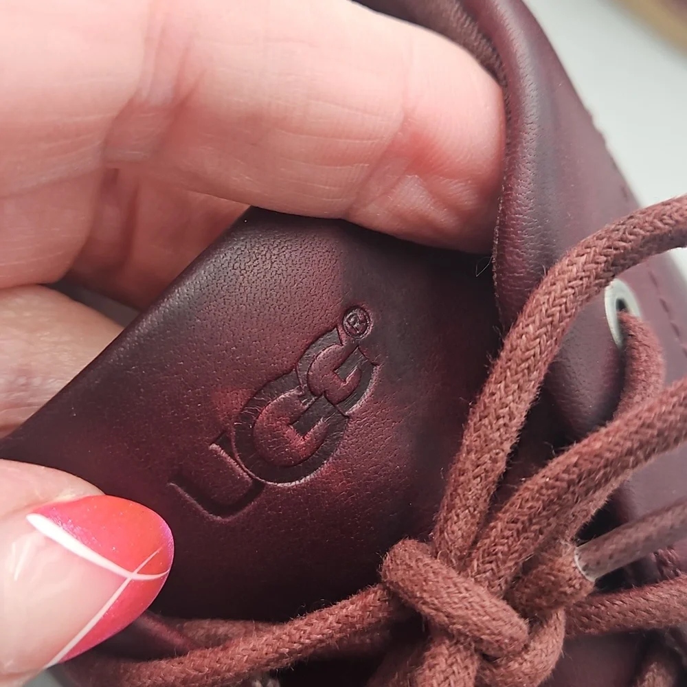 UGG Australia Men’s Burgundy Leather Chukka Boots size 10